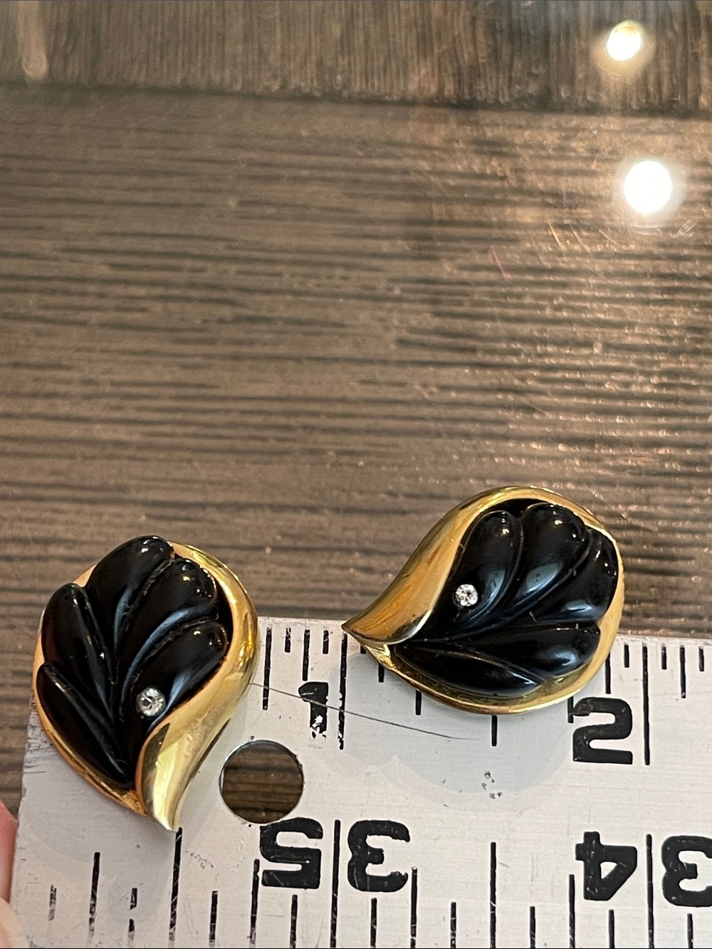 1980’s Givenchy Couture Faux Black Onyx Lucite Gold Plated Leaf Clip Earrings - Picture 16 of 17